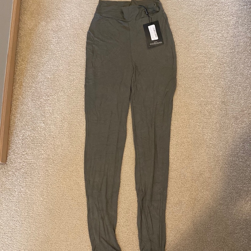 Pretty little thing light weight leggings